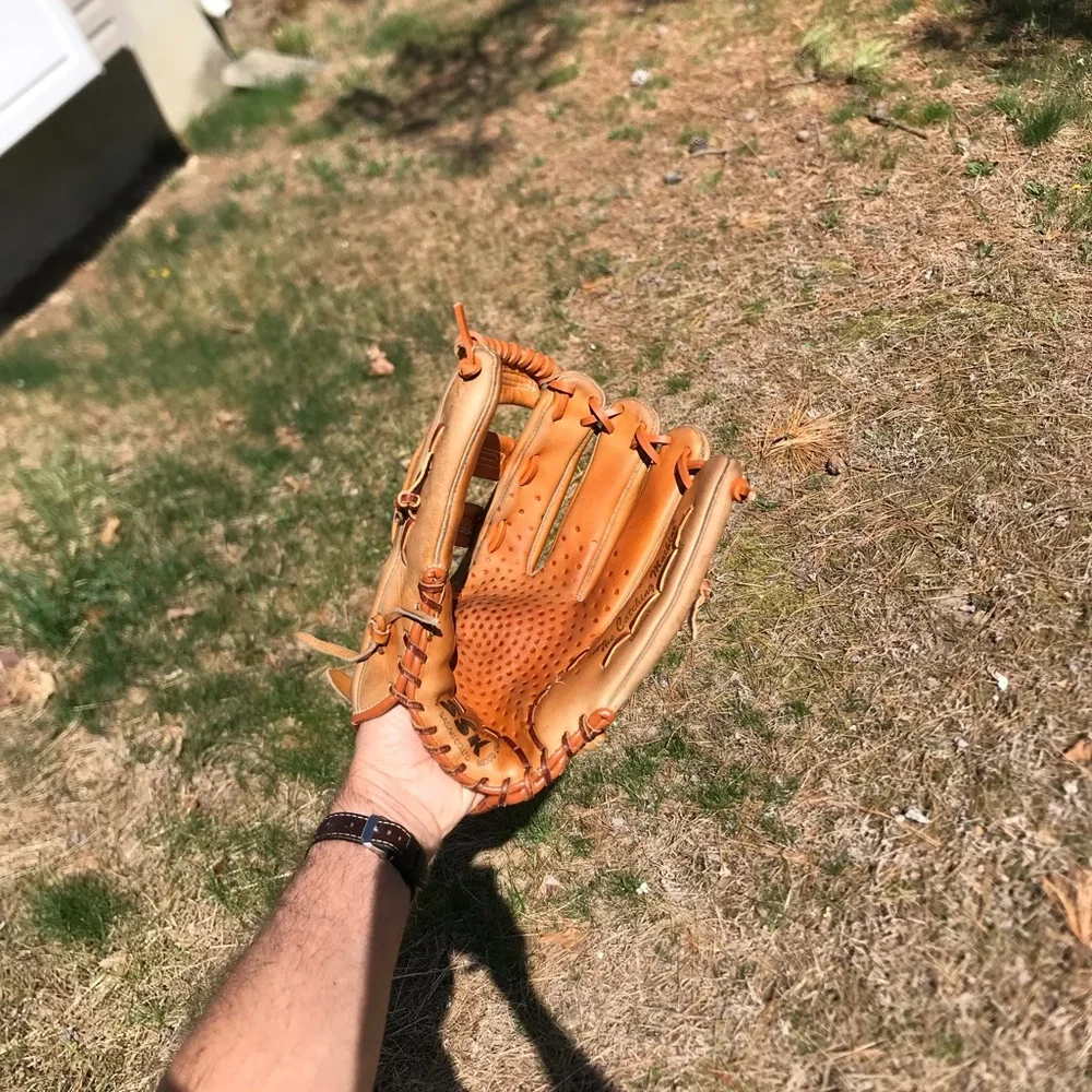 CLASSIC SSK, SOFTBALL GLOVE. CATCHING MACHINE R-throw. - Picture 11 of 16